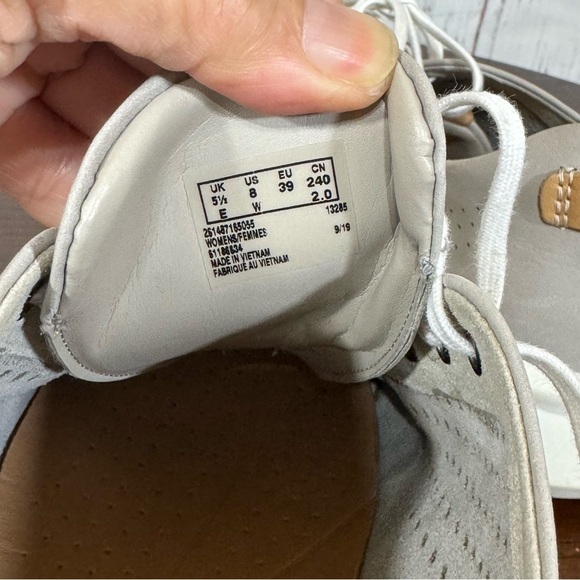 CLARK’s Unstructured Women's Gray Sneakers Removable cushion Size 8 GUC - Picture 4 of 16